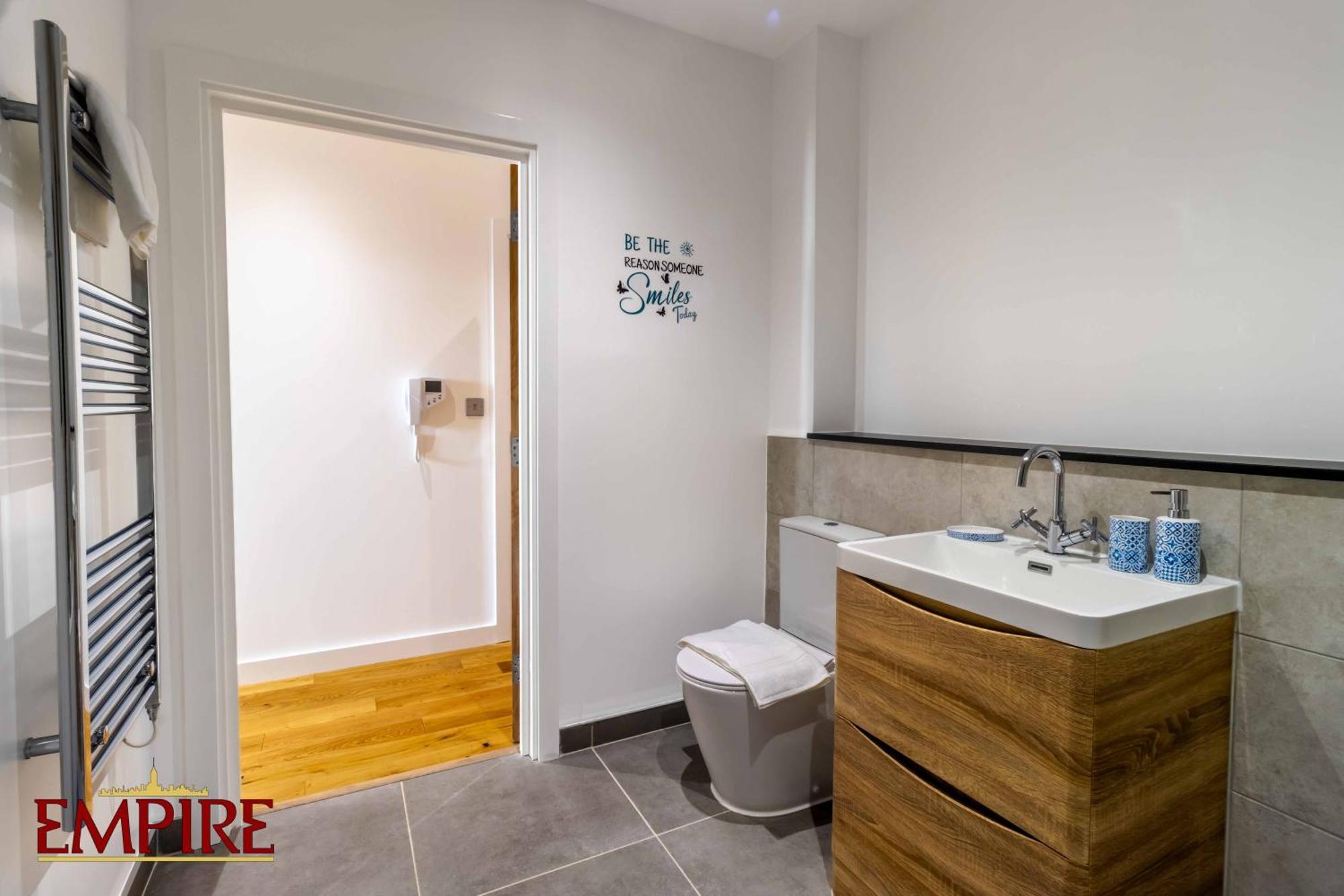 Stunning One Bedroom Duplex Apartment In Heart Of Jewellery Quarter 버밍엄 외부 사진
